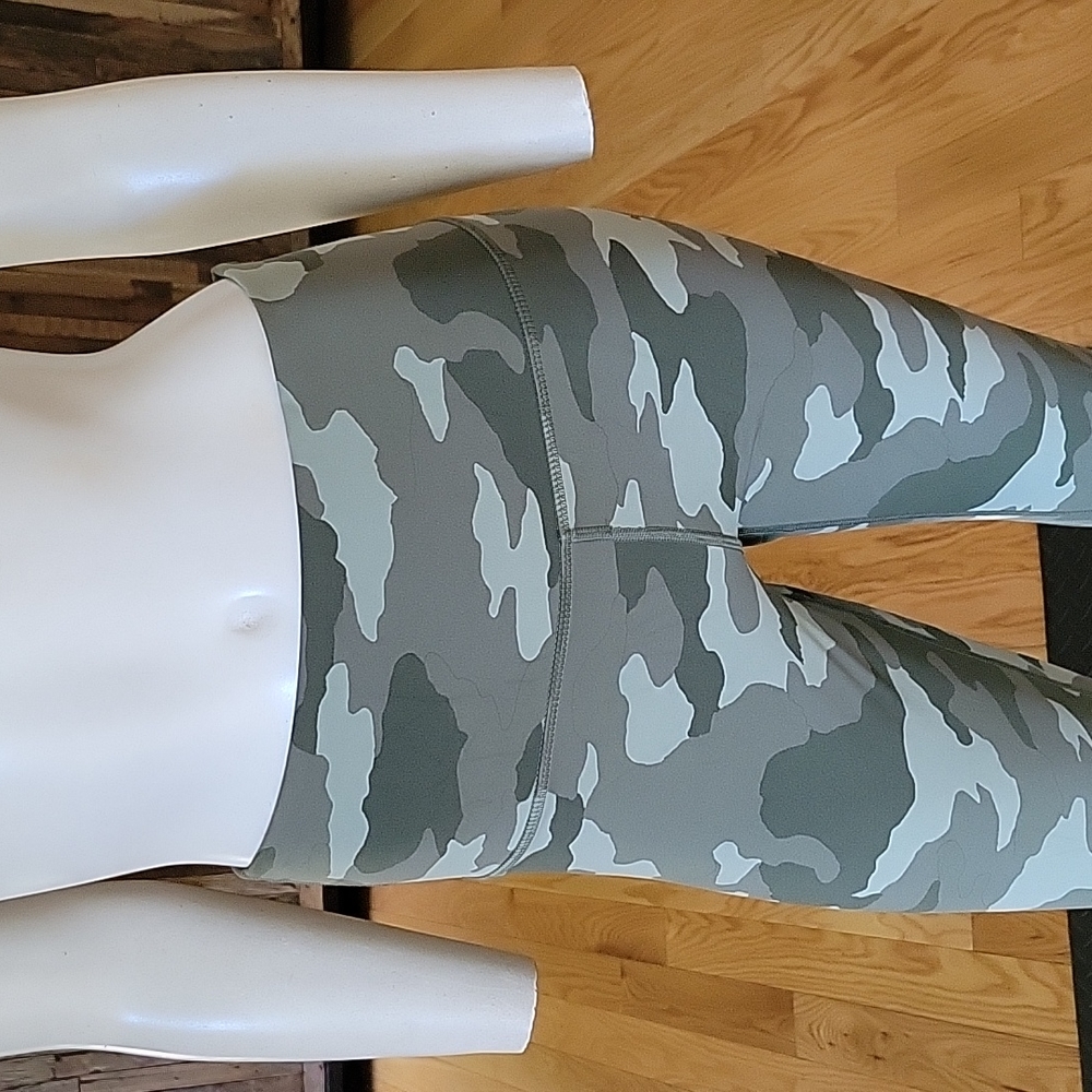 Aerie chill play move camo leggings - Picture 2 of 9